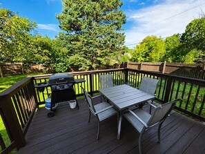 Outdoor dining - Brook Street Retreat (Greenville)