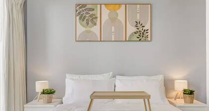 Stylish 1BR Escape - Pool, Gym & TTC - Yorkville