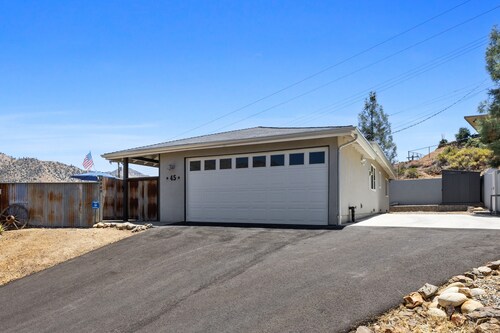 Kernville/Fenced Yard/ Hot Tub/Private/Pets ok
