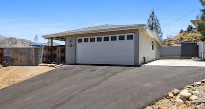 Kernville/Fenced Yard/ Hot Tub/Private/Pets ok