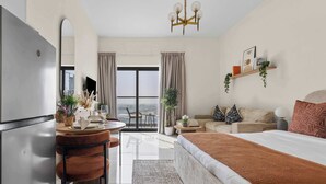 Iron/ironing board, WiFi, bed sheets - Studio Retreat | Pool, Jacuzzi, Sauna & Padel (wadi al safa 2)