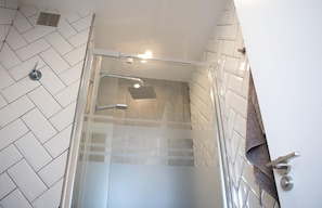 Bathroom - Costa del Sol Apartment with Balcony, Wi-Fi, Air Conditioning (Torremolinos)