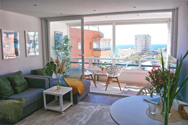 Living area - Costa del Sol Apartment with Balcony, Wi-Fi, Air Conditioning (Torremolinos)
