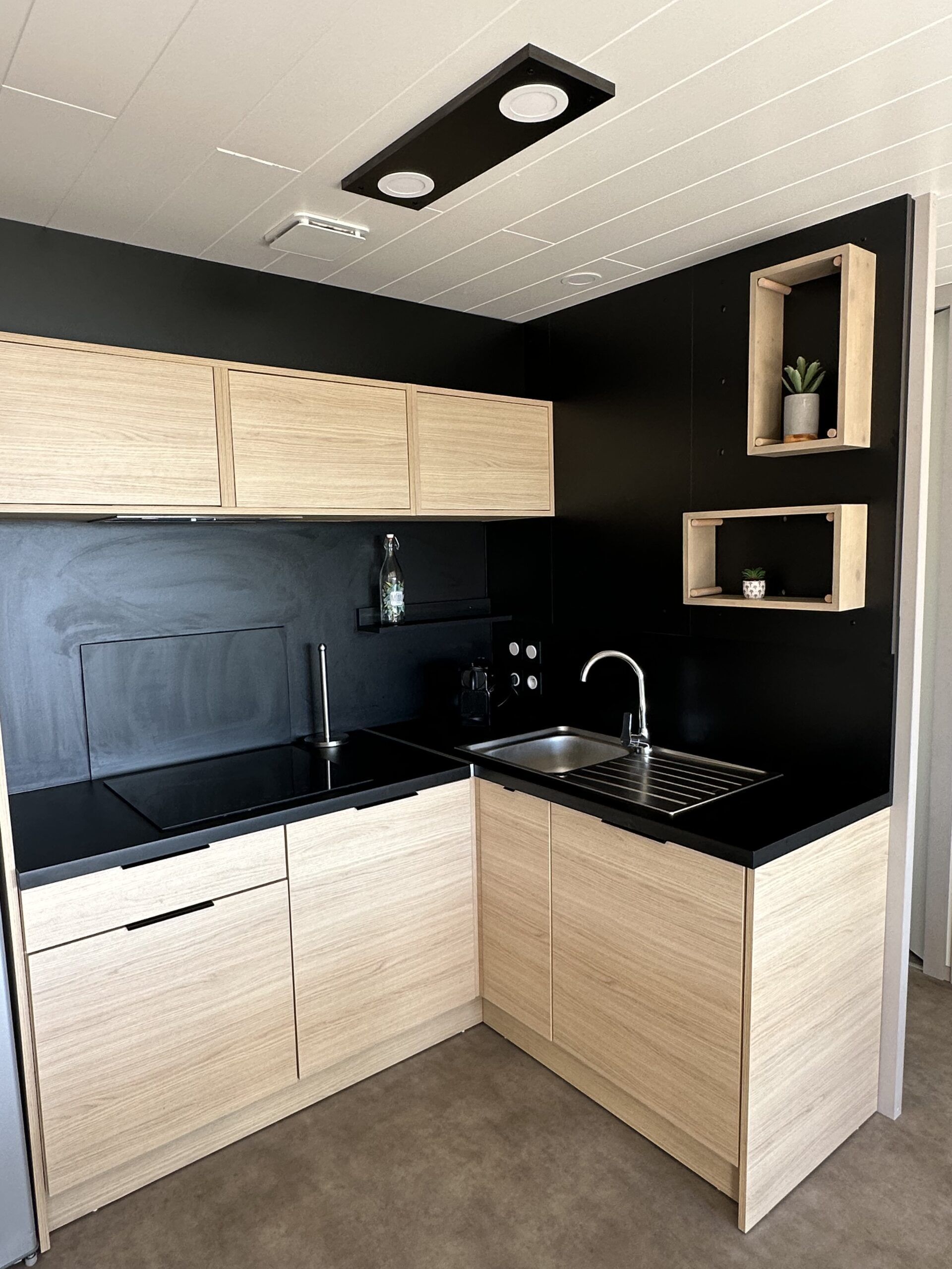 Coffee/tea maker, fridge, microwave, dishwasher
