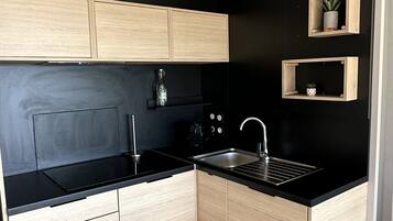 Coffee/tea maker, fridge, microwave, dishwasher