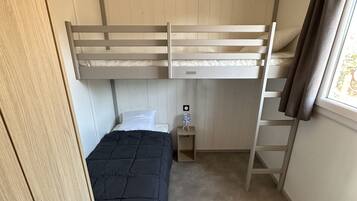 Iron/ironing board, travel crib