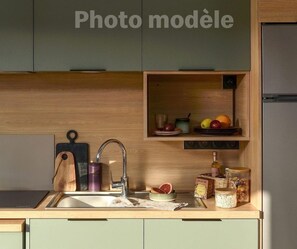 Unclassified image, 5 of 16, button