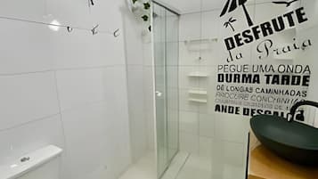 Deluxe Apartment | Bathroom