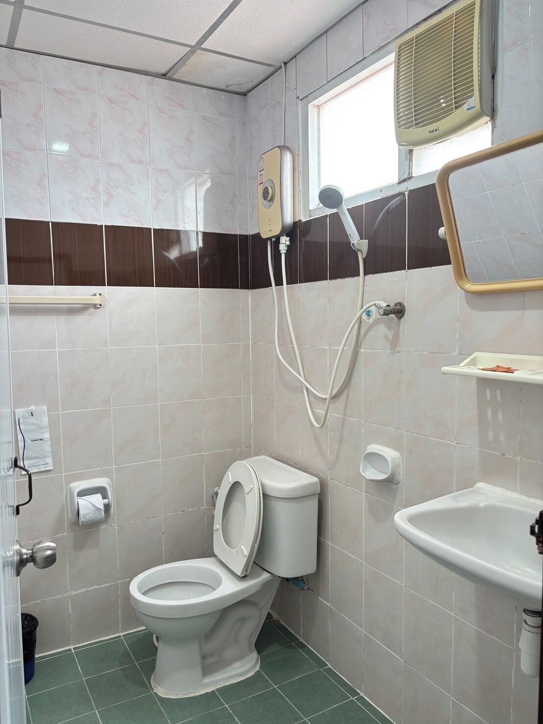 Standard Room, Non Smoking | Bathroom