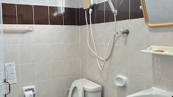 Standard Room, Non Smoking | Bathroom