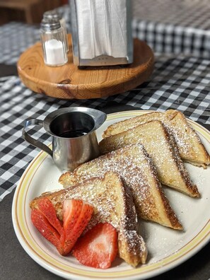 Breakfast meal - Northern Escape: Pet Friendly & Firepits (Northern Rockies B)