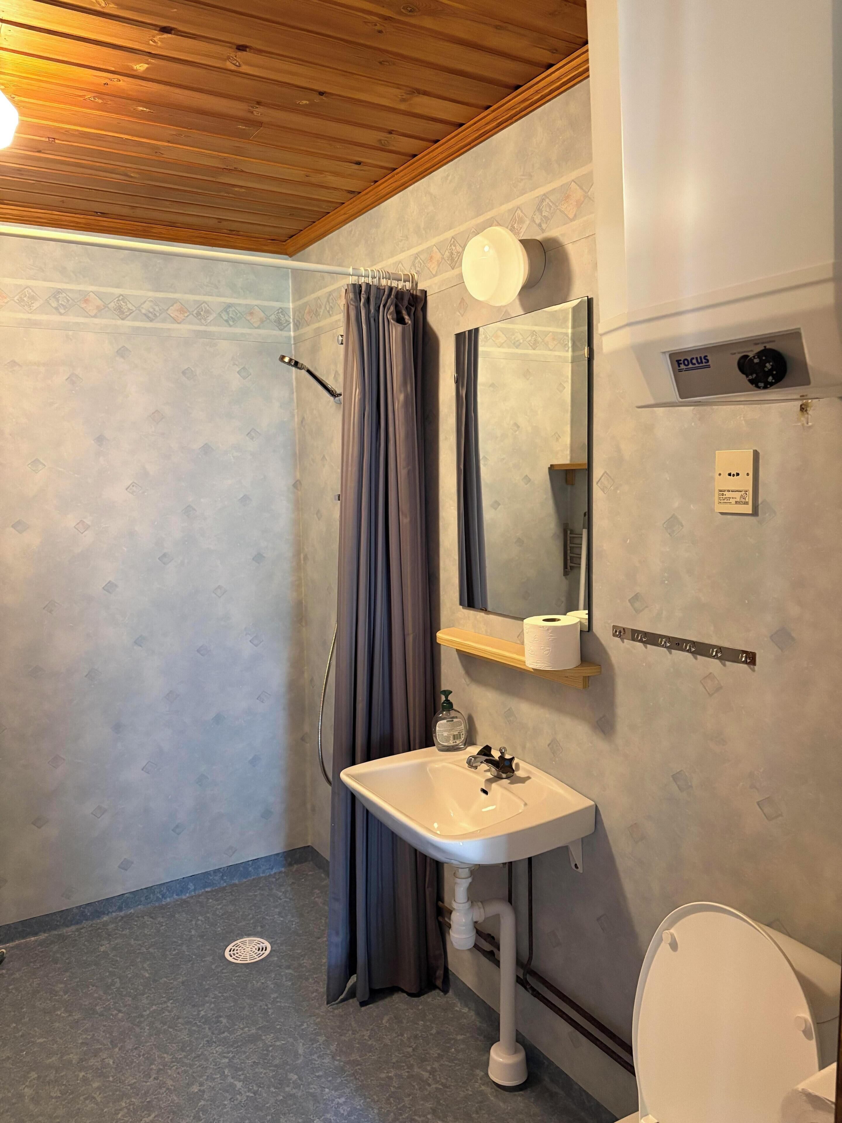 Cottage, Patio, Lake View | Bathroom