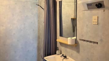 Cottage, Patio, Lake View | Bathroom