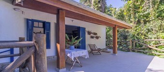 Casa em Ilhabela com Deck Privativo no Mar