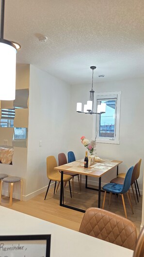 Dining - ​Convenient SE Calgary Home – 3 Bedrooms & Easy Access (Calgary)