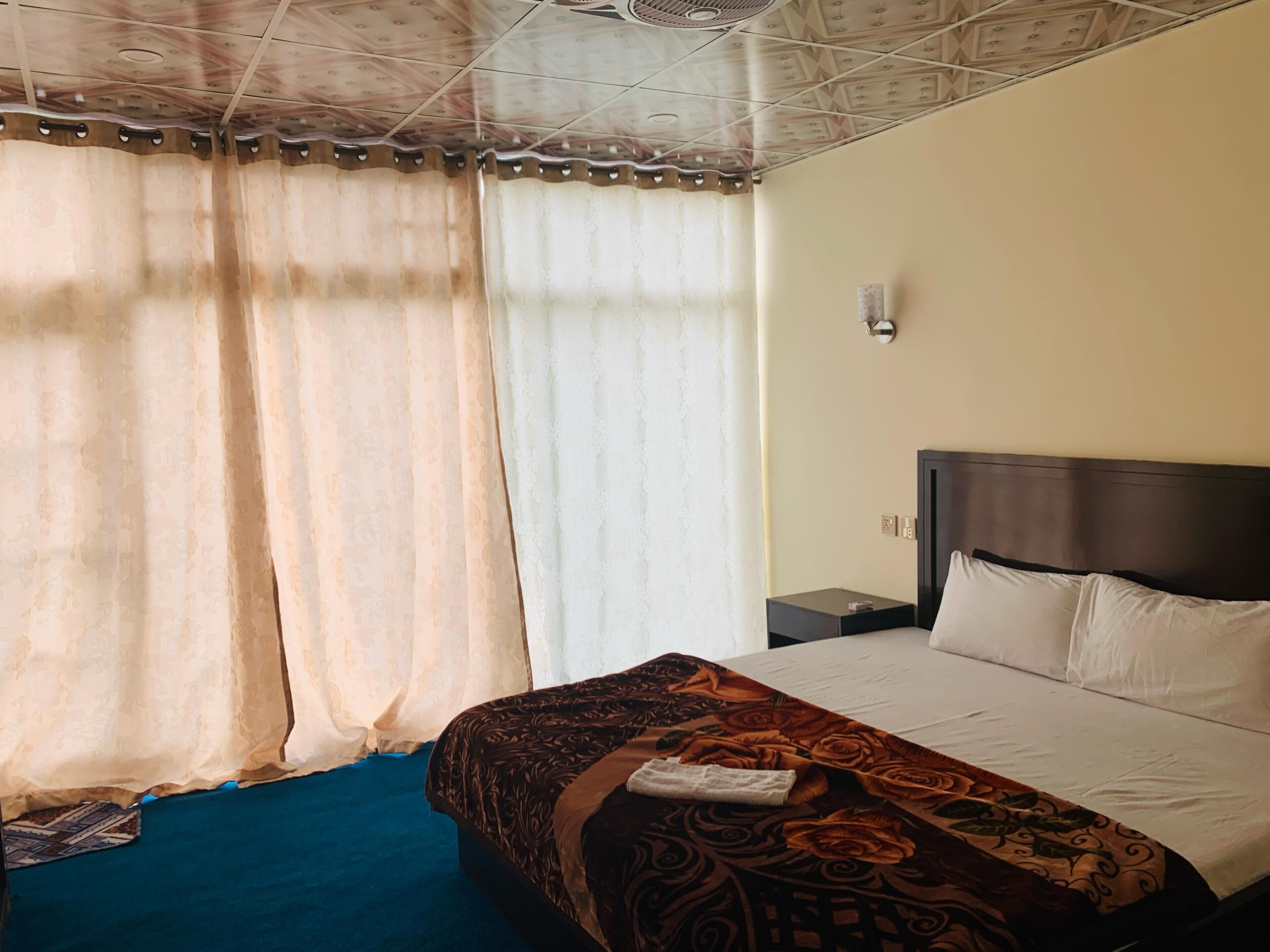 3 bedrooms, WiFi (free), bed sheets