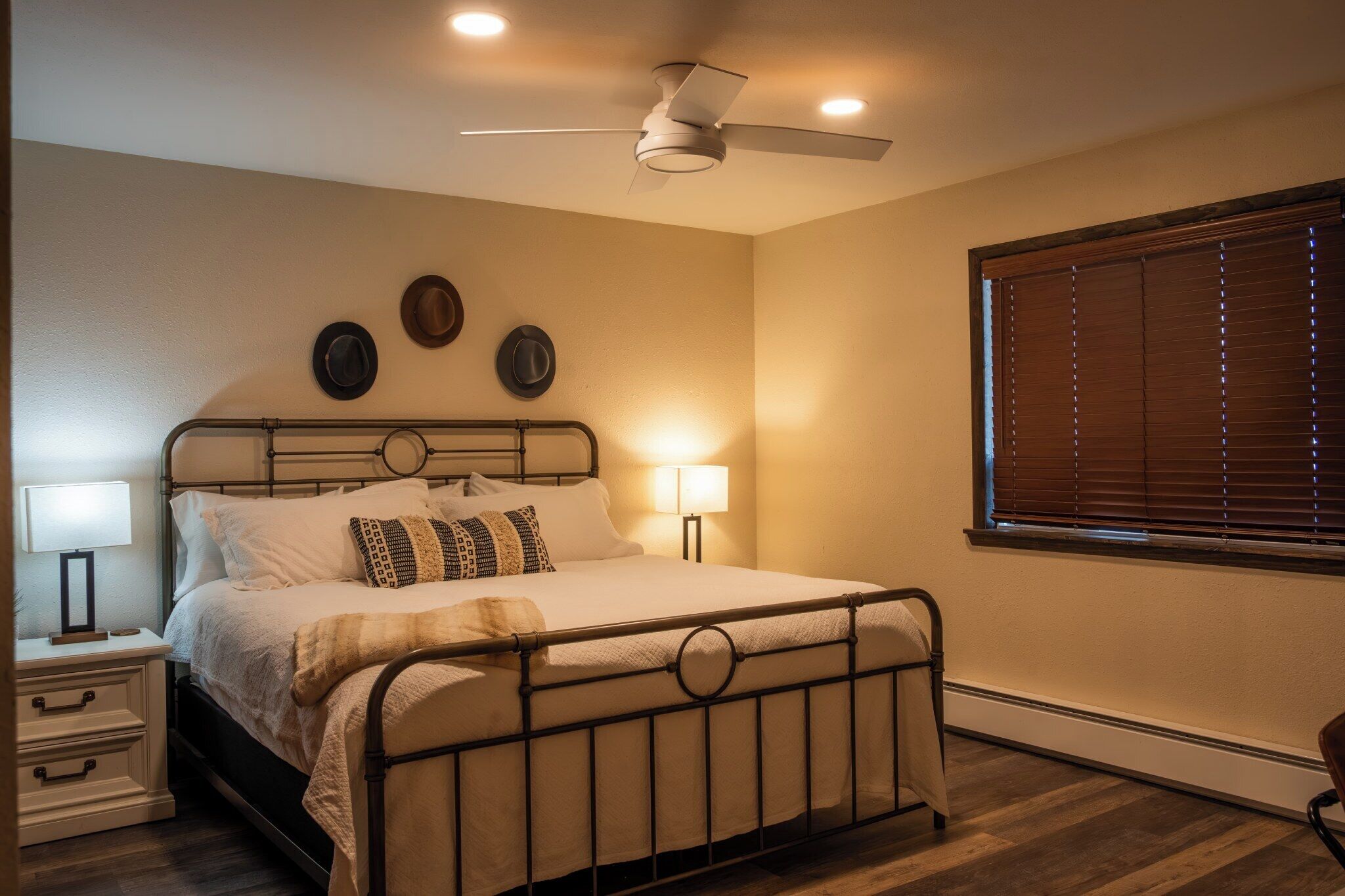 3 bedrooms, WiFi (free), bed sheets