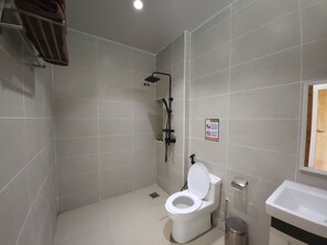 Shower, slippers, towels, soap - Sinar Eco Resort River & Natural Retreat (Pontian District)