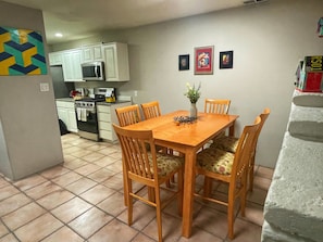 Dining - Spacious two bedroom, two bathroom townhome in the heart of Albuquerque (Albuquerque)