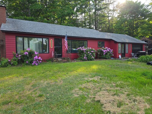 NewFound LakeHouse! 225' Private Sandy Beach! W-O-W! Sleeps 10