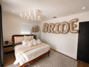 A bedroom with a bed, a wall-mounted chandelier, and a large 'BRIDE' balloon decoration. - 4BR Miaminear Design Districtbig Yard & Fire Pit (Miami)