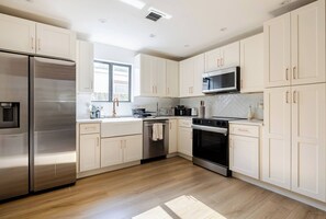 Unclassified image, 5 of 65, button - 4BR Miaminear Design Districtbig Yard & Fire Pit (Miami)