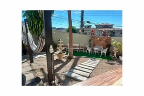 Outdoor dining - Vrbo Property (Rio de Janeiro)