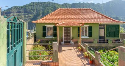 Holiday Home 'Cantinho Da Paz' with Mountain View and Wi-Fi
