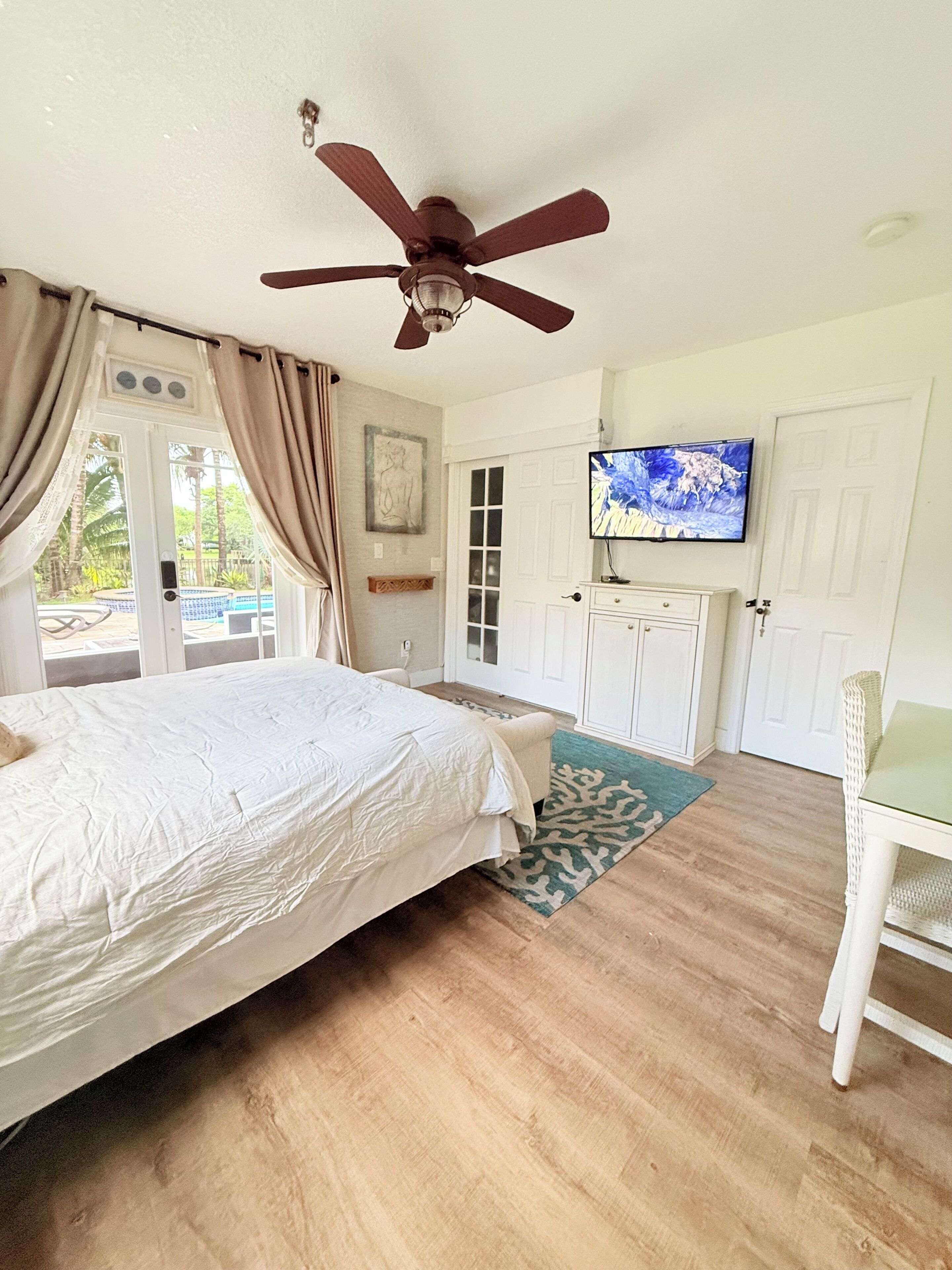 Private Waterfront Retreat With Pool- Fort Lauderdale 10 Min From Beaches - Pompano Beach, FL