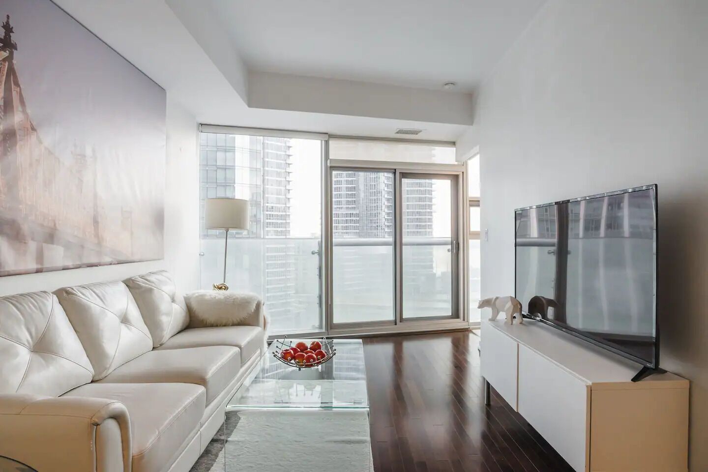Deluxe Room, Balcony, City View | Living area