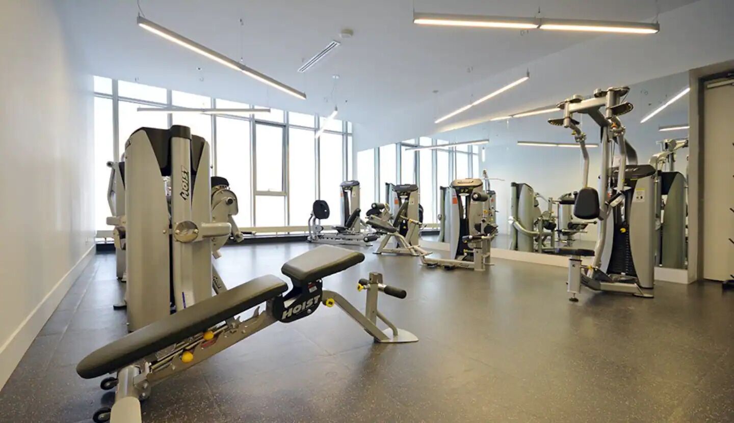 Habitación Deluxe, balcón, vistas a la ciudad | Sala de fitness