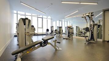Habitación Deluxe, balcón, vistas a la ciudad | Sala de fitness