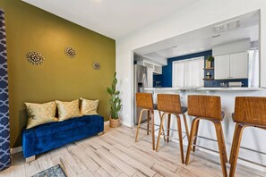 Interior - Bright 1BR + Sofa Bed & Wi-Fi (Phoenix)