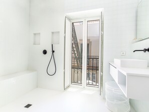A modern bathroom with a shower, toilet, and sink. - Apartment  by Interhome (Tavira)
