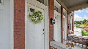A white door with a mailbox and a flower wreath. - NEW! Best Value, Spacious, 1BD, Near Barnes, Nurse Approved! (St. Louis)