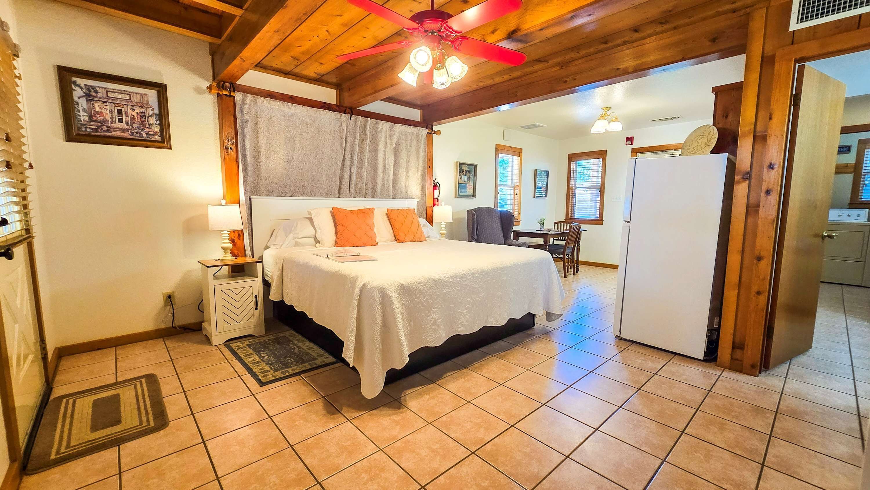 Studio, 1 King Bed, Kitchen, Garden View (Luckenbach)