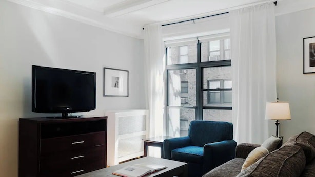Living area - One-Bedroom King | Bayard | Full Kitchen | Near Times Square (New York)