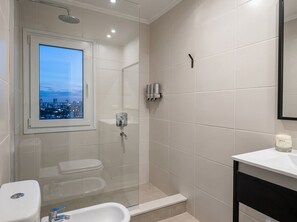 Bathroom - For business travelers, self-service check-in. (Azul)