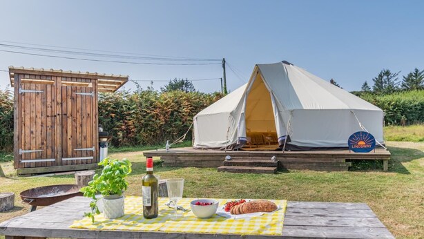 Outdoor dining - 1 Bed in Haverfordwest (oc-b32913) (Dale)