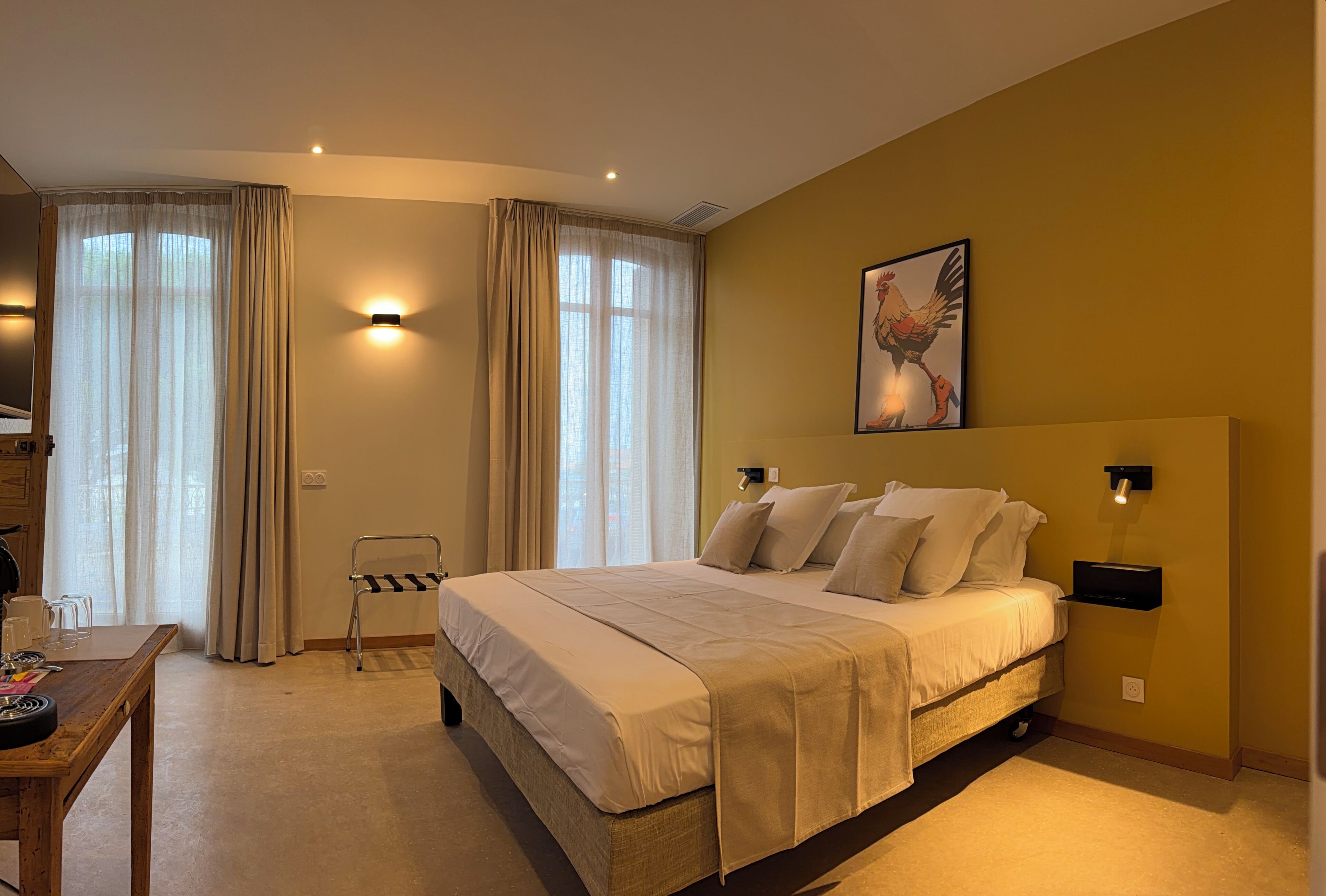 Habitación estándar doble | Ropa de cama de alta calidad, wifi gratis, decoración individual