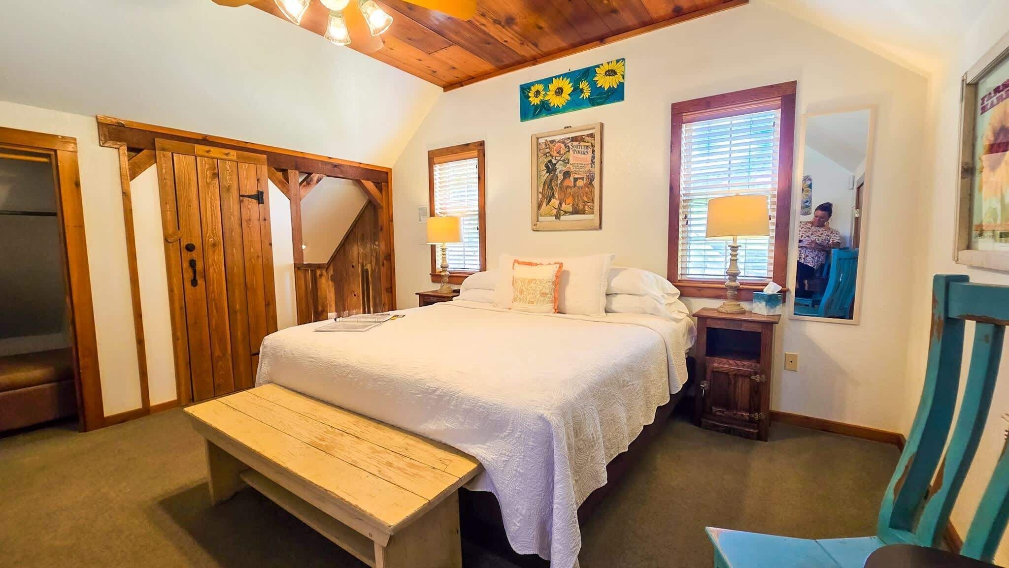 Studio, 1 King Bed, Pets not allowed, Garden View (Sunflower Guestroom)