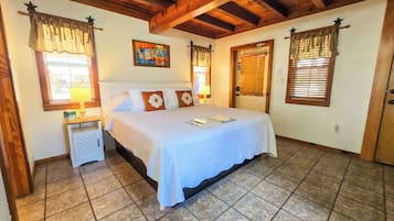 Studio, 1 King Bed, Fireplace, Garden View (Stonewall)