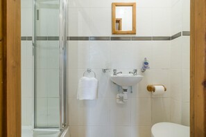 Bathroom - 3 Bed in Crickhowell (oc-tyobr) (Cwmdu)