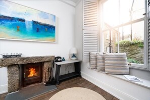 Unclassified image, 5 of 30, button - 2 Bed in Mousehole (oc-b584374) (Mousehole)