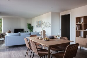 Dining - 2 Bed in Padstow (oc-b623742) (Padstow)