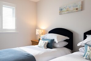 Bügeleisen/Bügelbrett, Reisekinderbett, kostenloses WLAN, Bettwäsche