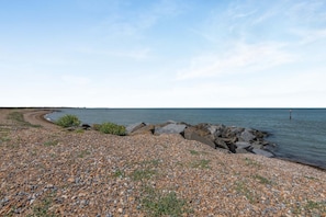A pebbled beach with a rocky shoreline and calm sea. - 1 Bed in Birchington (oc-s45228) (Birchington-on-Sea)