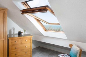 A room with a sloped ceiling, a wooden dresser, and a skylight. - 2 Bed in Carbis Bay (oc-b584272) (Carbis Bay)