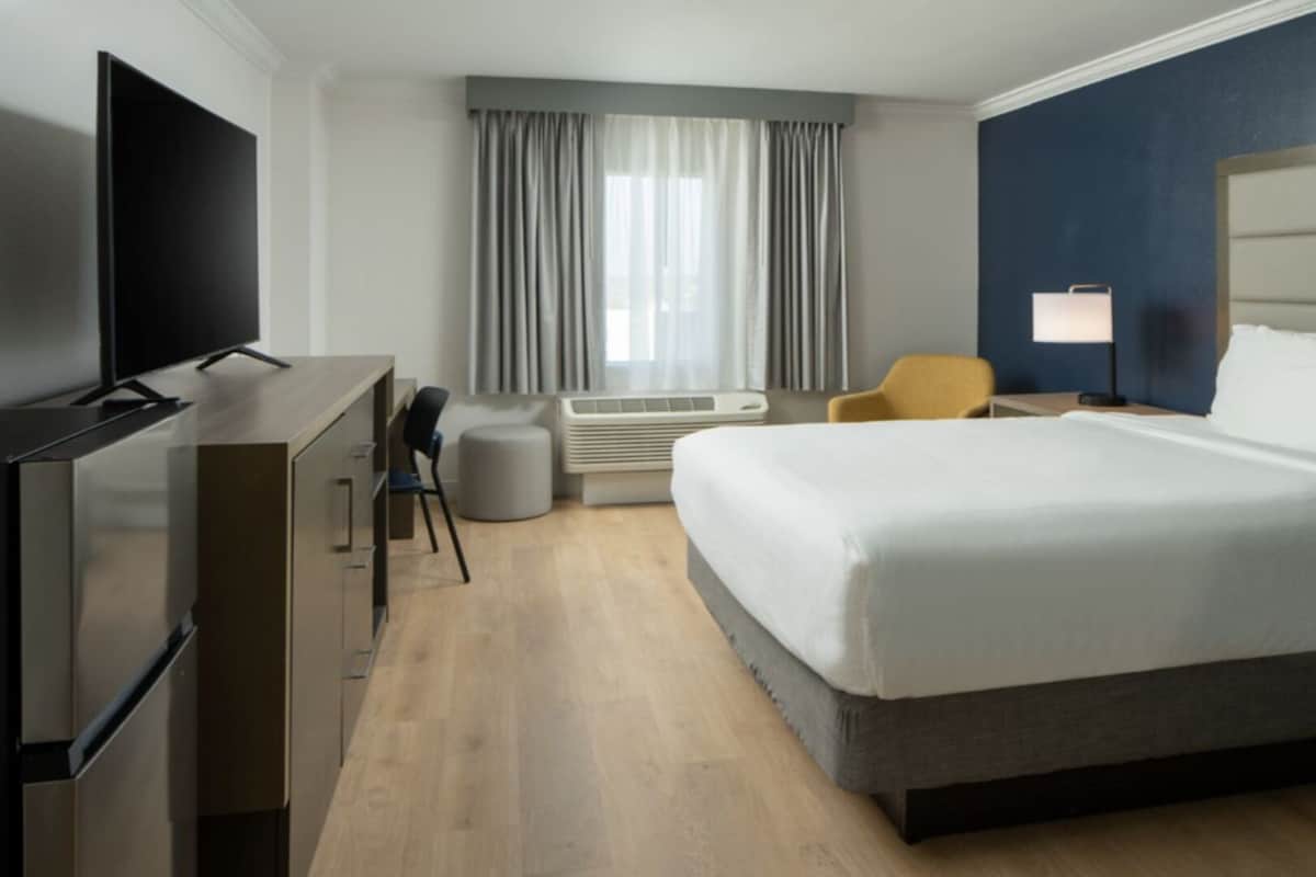 Hypo-allergenic bedding available, desk, laptop workspace, WiFi (free)