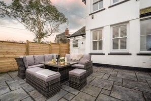 Outdoor dining - 4 Bed in Padstow (oc-b617425) (Padstow)